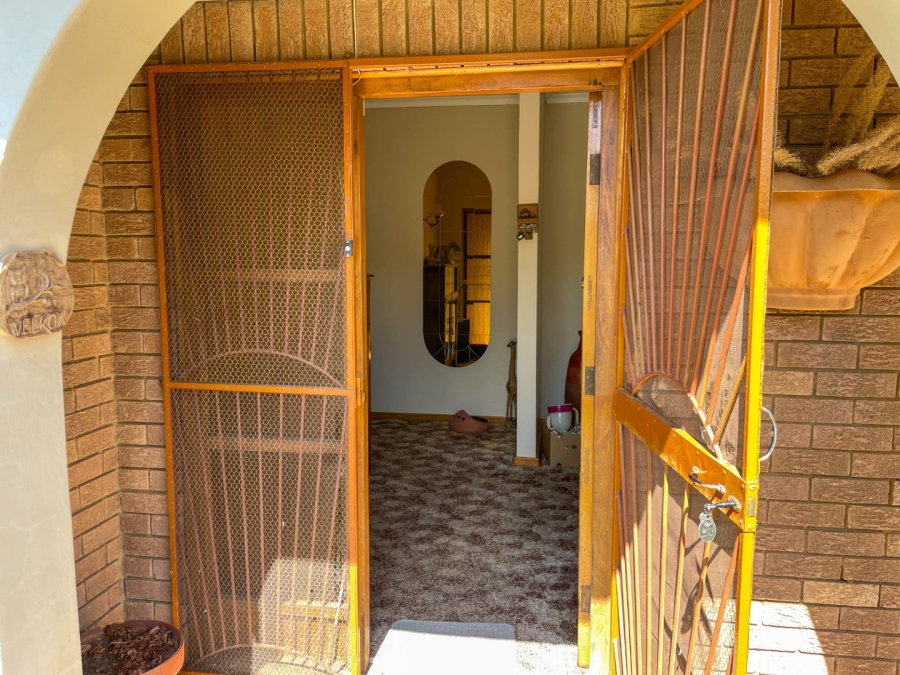 4 Bedroom Property for Sale in Theunissen Free State